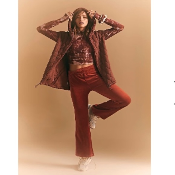 Free People Movement Take the Lead Velour Velvet Flare Pants Size XS Black NWT - Picture 6 of 10